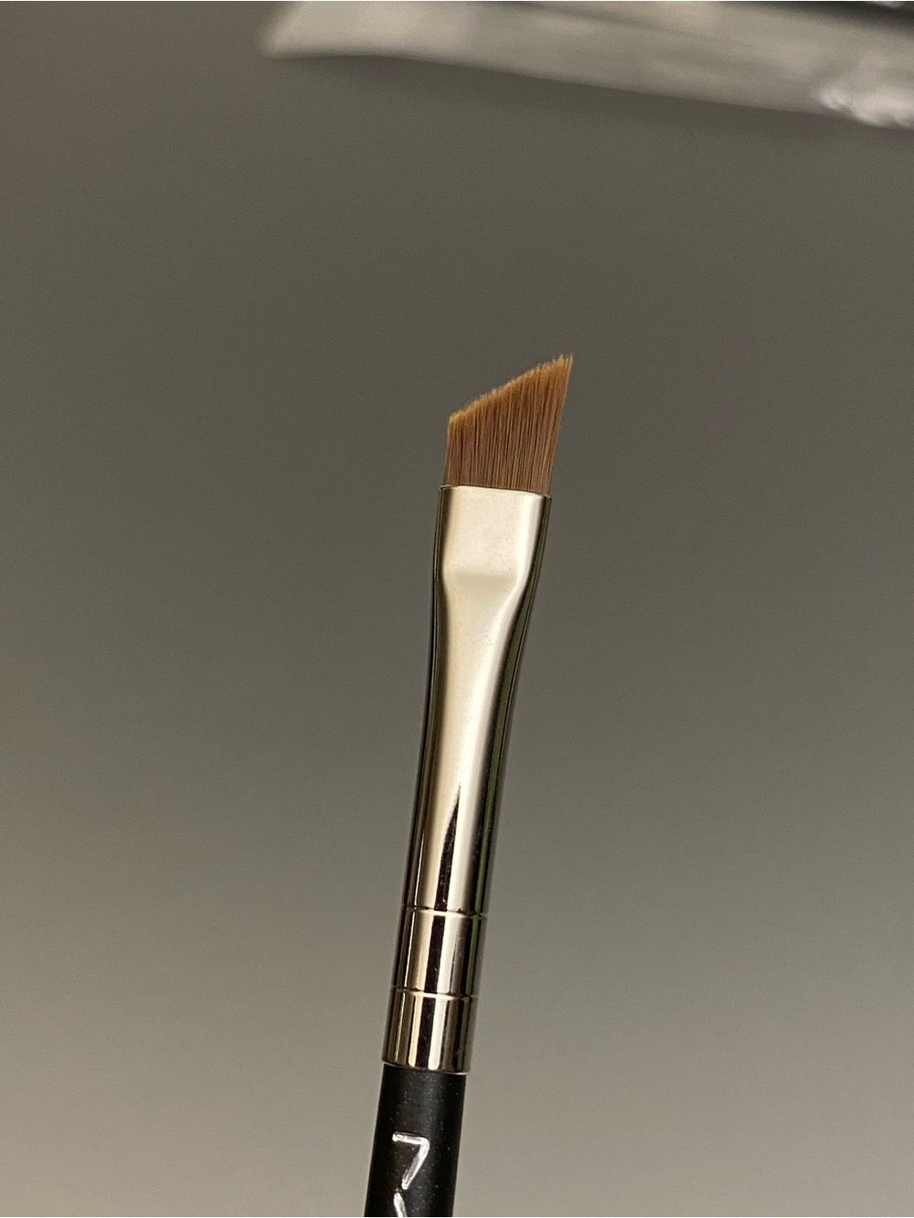 MAC 263 Small Angle Brush - Picture 2 of 6